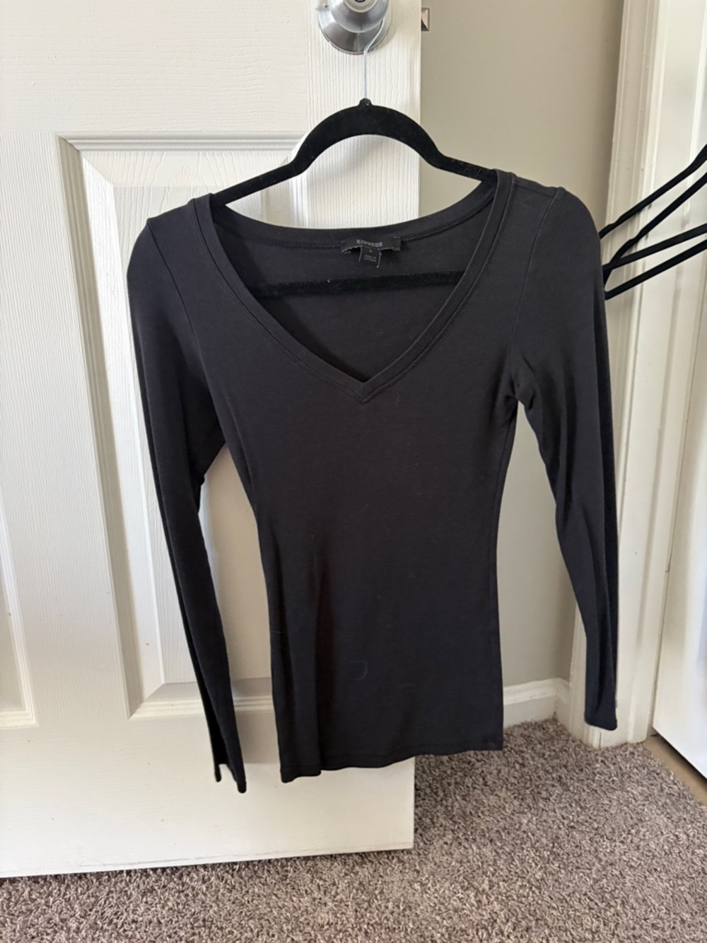 Express Black V-Neck Long Sleeve Tee